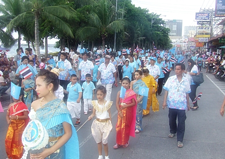 The largest local celebrations on Mother’s Day are on the streets where people turn out in huge numbers for parades along Pattaya’s beachfront and in Najomtien. However, celebrations were held throughout the Eastern Seaboard to humbly wish HM the Queen a most happy birthday.